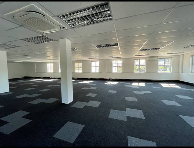 279M² OFFICE TO LET IN BRYANSTON
